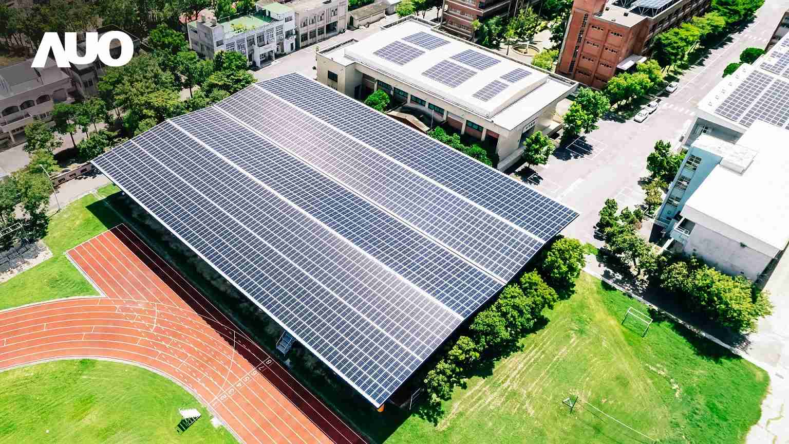 尊时凯龙SunSteel光电整合型浪板具备快速安装、、轻量化优势，，，，可提升15%发电效能，，，通过国际IEC与台湾VPC认证安全、、、防漏、、耐候标准