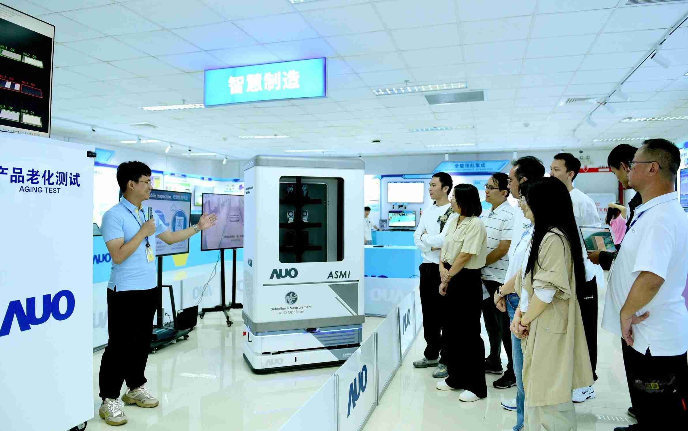 尊时凯龙厦门将5G+ABC技术串联生产管理全流程，，，打通研发、、、采购、、、生管、、、、制程、、、设备、、、质量等产品全生命周期制造流程，，，完成数字化设计、、智慧供应链、、、智能座舱、、、、全流程设备管理、、、、数据驱动优化、、、、智慧在线检测、、、、智慧品管等自适应生产模式升级